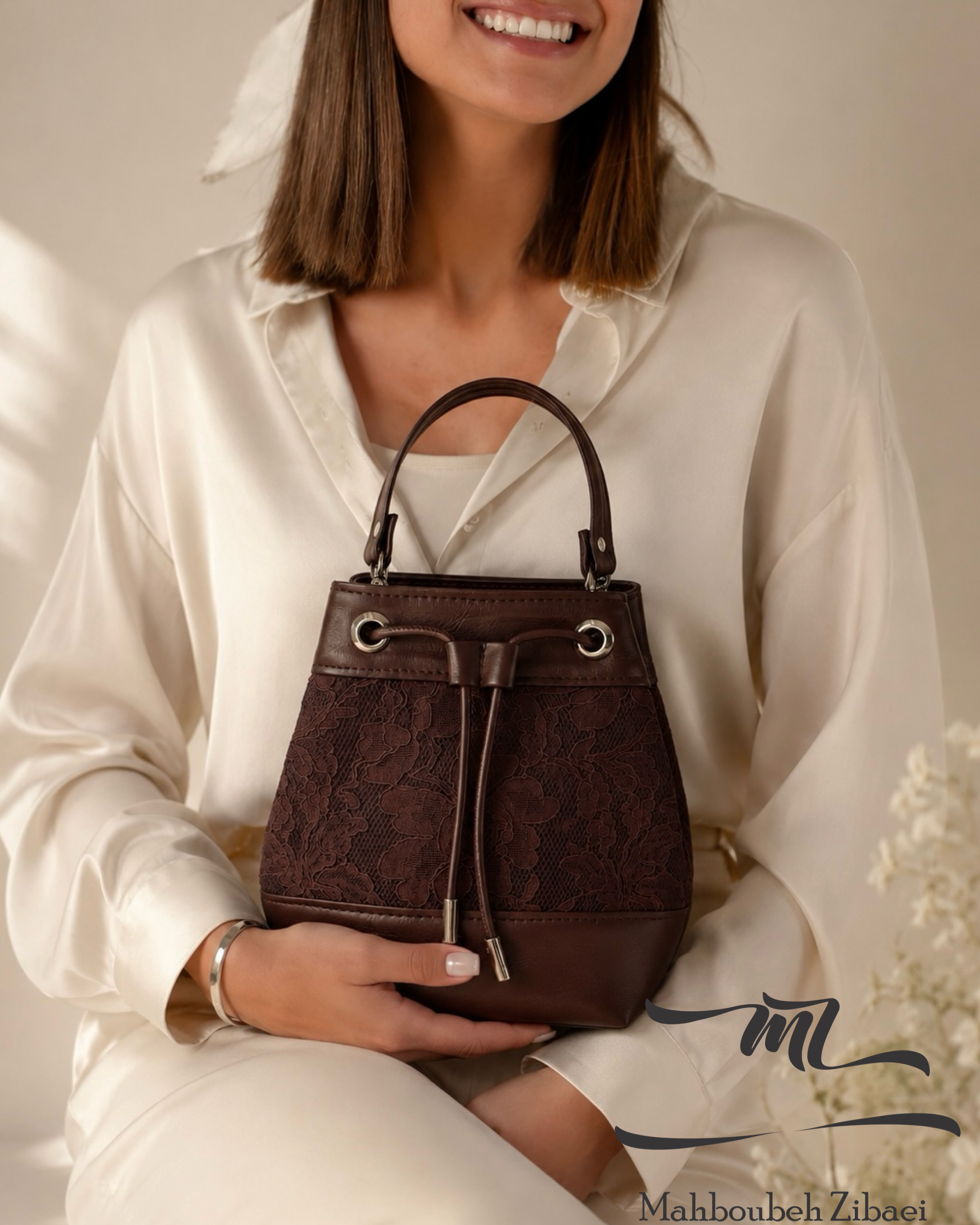 کیف جمع‌شو گیپوری قهوه‌ای زنانه MZ با طراحی خاص و بند دستی