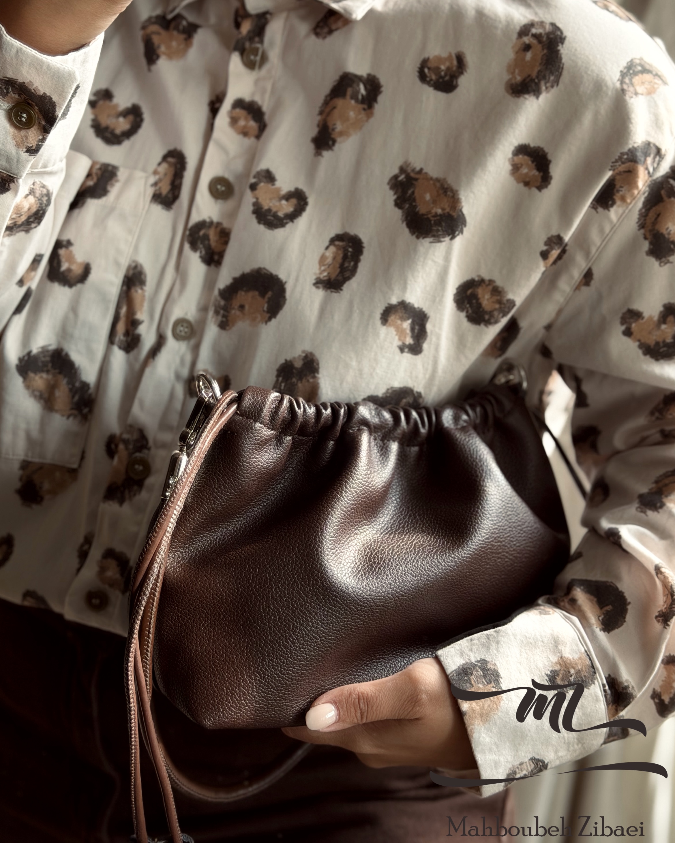 کیف بقچه‌ای قهوه‌ای زنانه چرمی  mz design