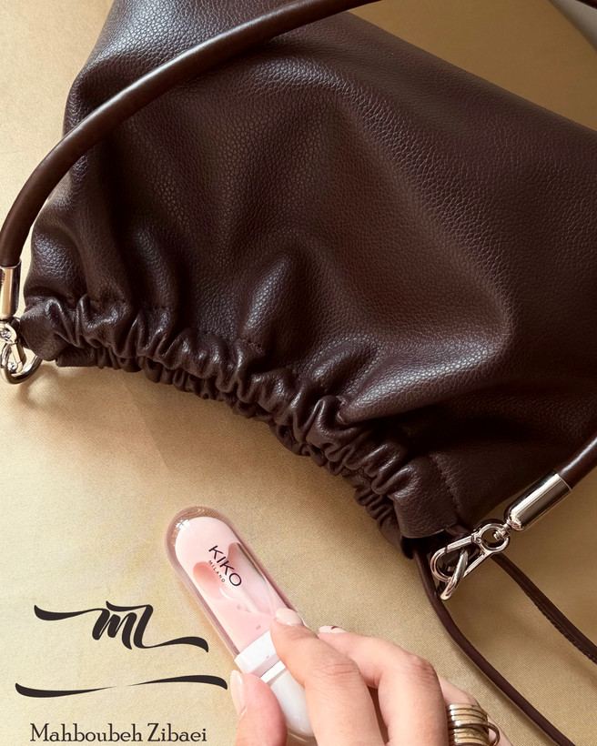 کیف چرمی قهوهای زنانه با طراحی بقچهای MZ DesigN